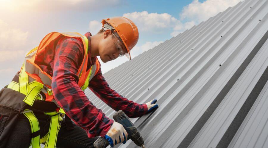 Professional gutter cleaning in Pickwick Dam, TN